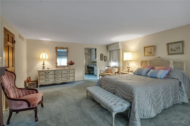 31 Shadow Wood Drive, Amherst, NY 14051