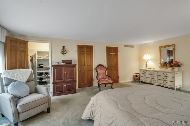 31 Shadow Wood Drive, Amherst, NY 14051