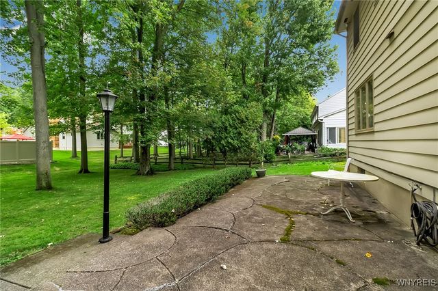 31 Shadow Wood Drive, Amherst, NY 14051