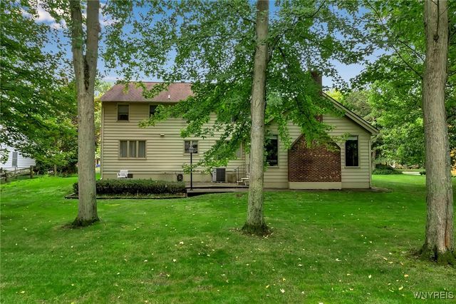 31 Shadow Wood Drive, Amherst, NY 14051