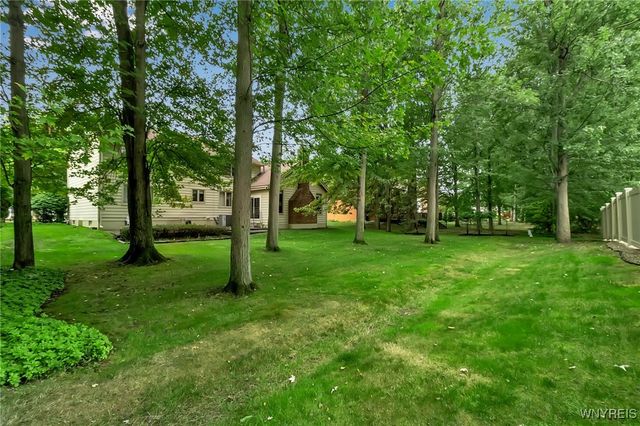 31 Shadow Wood Drive, Amherst, NY 14051