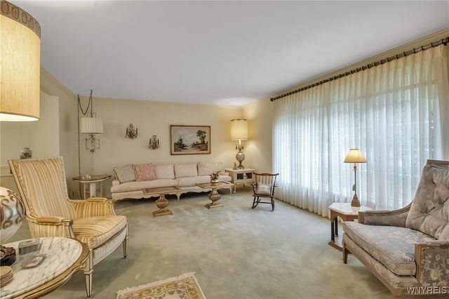 31 Shadow Wood Drive, Amherst, NY 14051