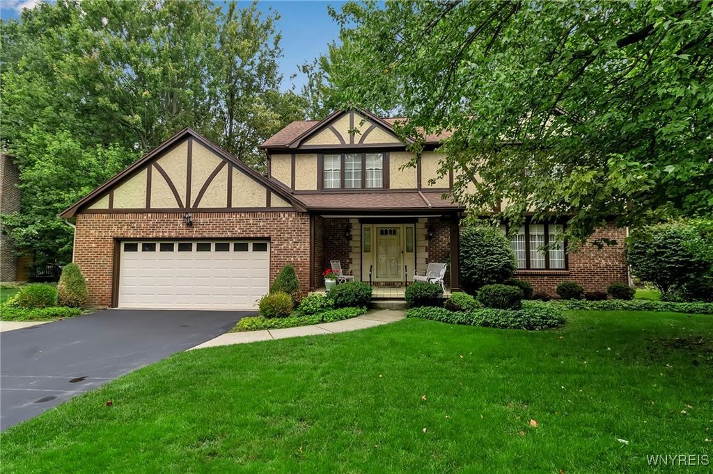 31 Shadow Wood Drive, Amherst, NY 14051