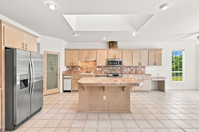 8830 Balmoral Dr, Newcastle, CA 95658