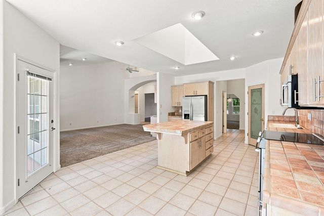 8830 Balmoral Dr, Newcastle, CA 95658