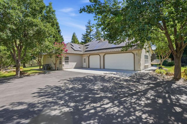 8830 Balmoral Dr, Newcastle, CA 95658