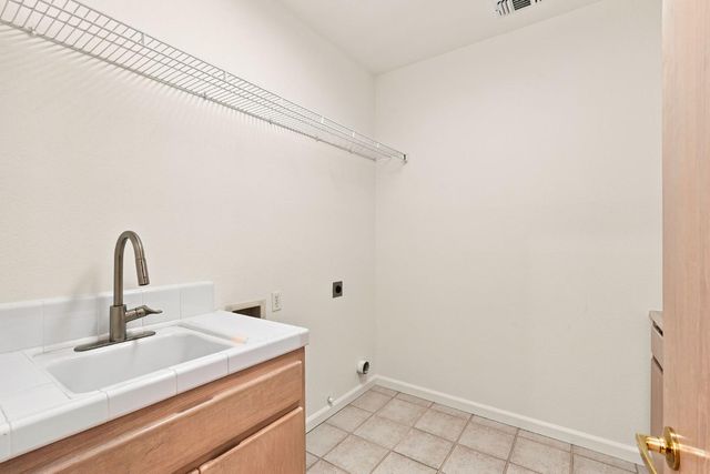 8830 Balmoral Dr, Newcastle, CA 95658