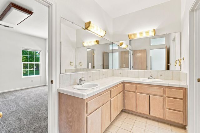 8830 Balmoral Dr, Newcastle, CA 95658