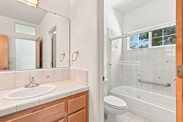 8830 Balmoral Dr, Newcastle, CA 95658