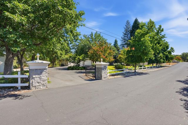 8830 Balmoral Dr, Newcastle, CA 95658