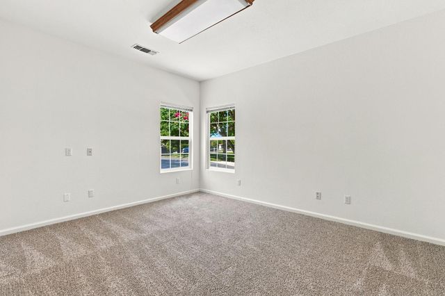 8830 Balmoral Dr, Newcastle, CA 95658