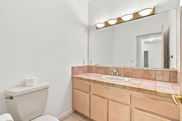 8830 Balmoral Dr, Newcastle, CA 95658