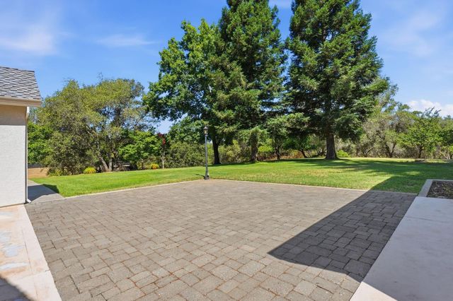 8830 Balmoral Dr, Newcastle, CA 95658