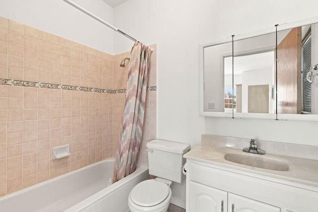 8830 Balmoral Dr, Newcastle, CA 95658