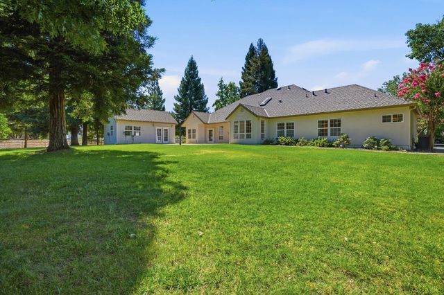 8830 Balmoral Dr, Newcastle, CA 95658