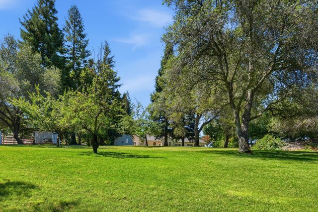 8830 Balmoral Dr, Newcastle, CA 95658