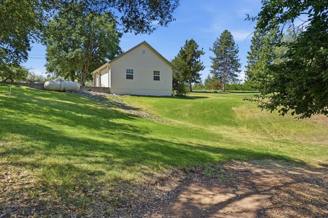 8830 Balmoral Dr, Newcastle, CA 95658