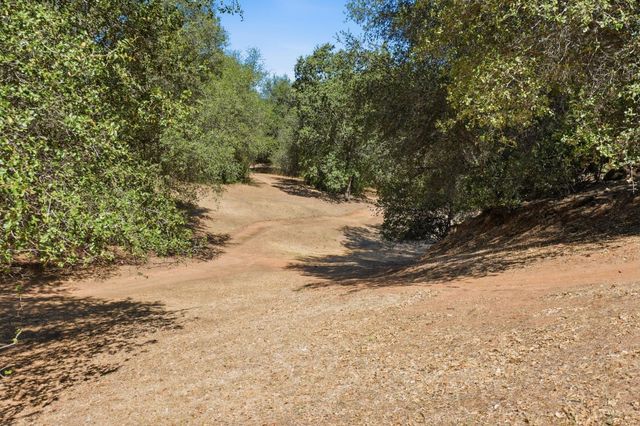 8830 Balmoral Dr, Newcastle, CA 95658
