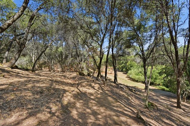 8830 Balmoral Dr, Newcastle, CA 95658