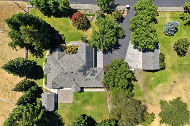 8830 Balmoral Dr, Newcastle, CA 95658