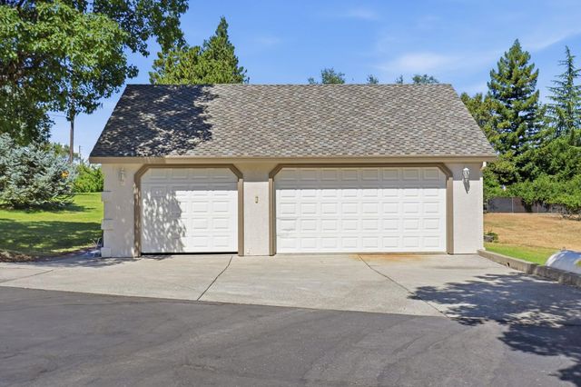 8830 Balmoral Dr, Newcastle, CA 95658