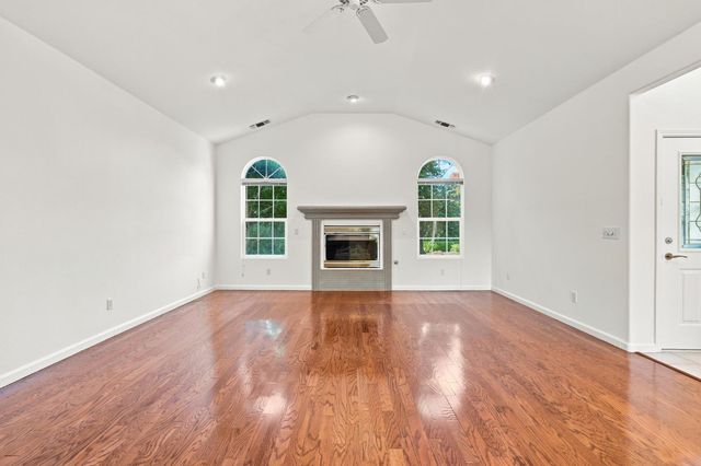 8830 Balmoral Dr, Newcastle, CA 95658