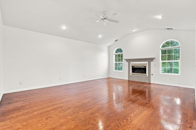 8830 Balmoral Dr, Newcastle, CA 95658