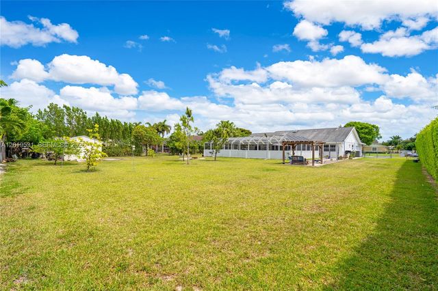 1501 NW 20th St, Homestead, FL 33030