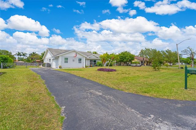 1501 NW 20th St, Homestead, FL 33030