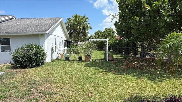 1501 NW 20th St, Homestead, FL 33030