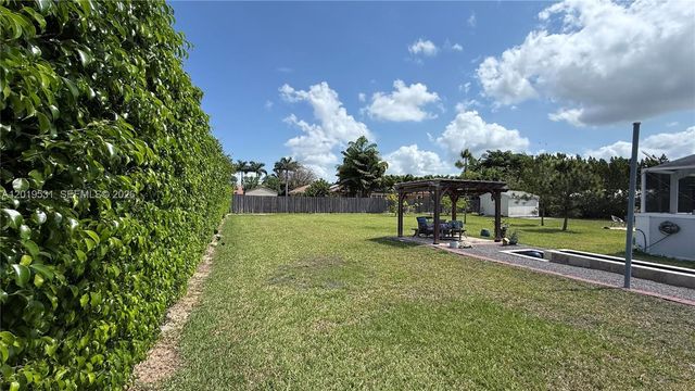 1501 NW 20th St, Homestead, FL 33030