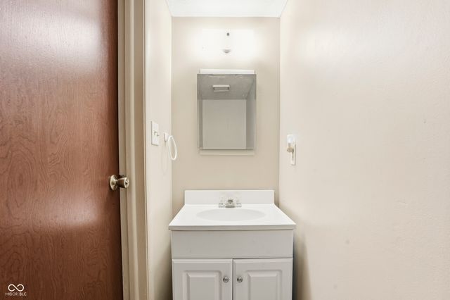 9415 Timber View Drive, Indianapolis, IN 46250