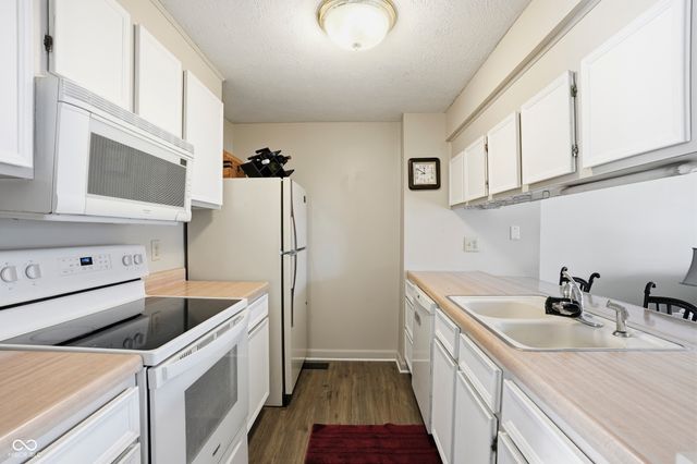 9415 Timber View Drive, Indianapolis, IN 46250