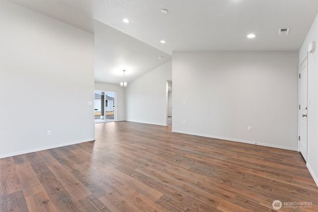 924 La Vista Drive, Warden, WA 98857