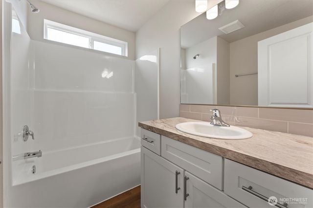 924 La Vista Drive, Warden, WA 98857