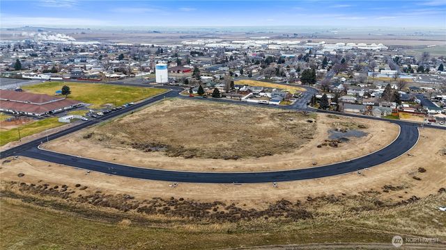 924 La Vista Drive, Warden, WA 98857