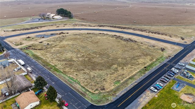 924 La Vista Drive, Warden, WA 98857