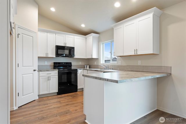 924 La Vista Drive, Warden, WA 98857