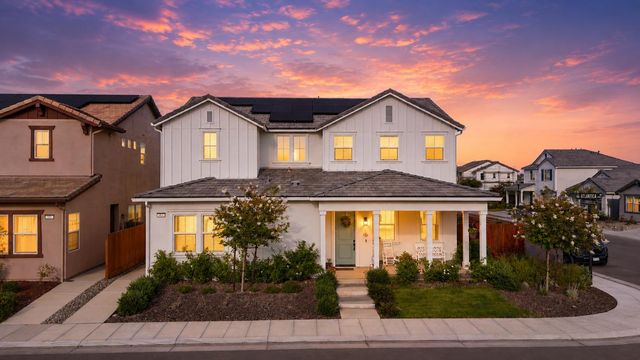 411 S Atlantica Dr, Madera, CA 93636
