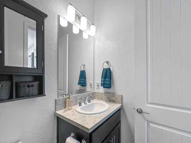 411 S Atlantica Dr, Madera, CA 93636