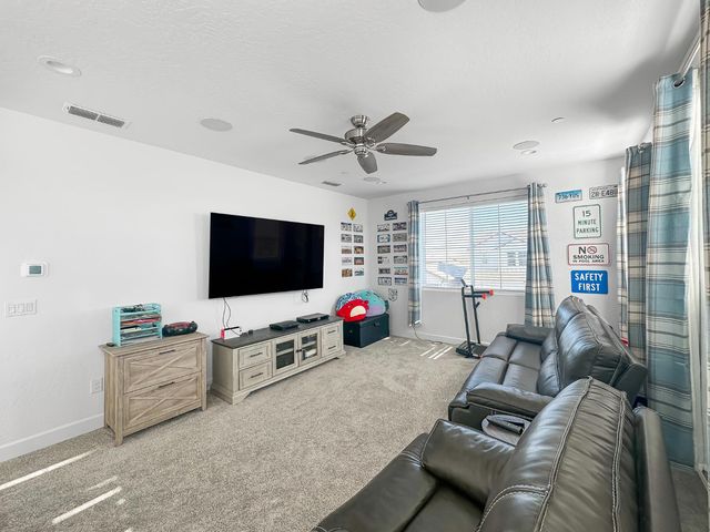 411 S Atlantica Dr, Madera, CA 93636