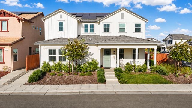 411 S Atlantica Dr, Madera, CA 93636