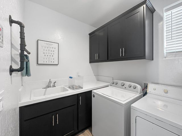 411 S Atlantica Dr, Madera, CA 93636