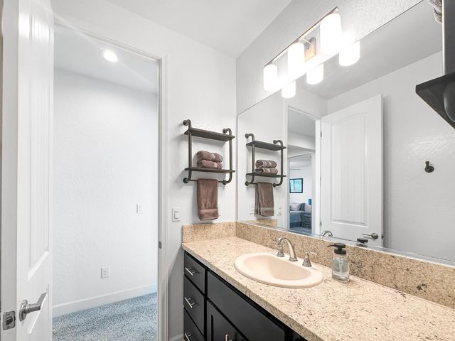 411 S Atlantica Dr, Madera, CA 93636