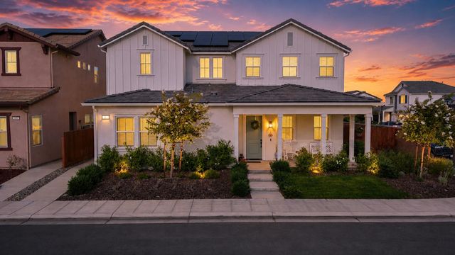 411 S Atlantica Dr, Madera, CA 93636