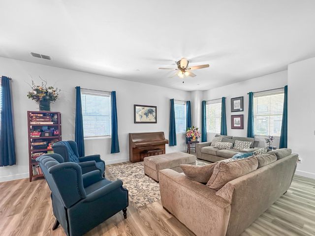 411 S Atlantica Dr, Madera, CA 93636