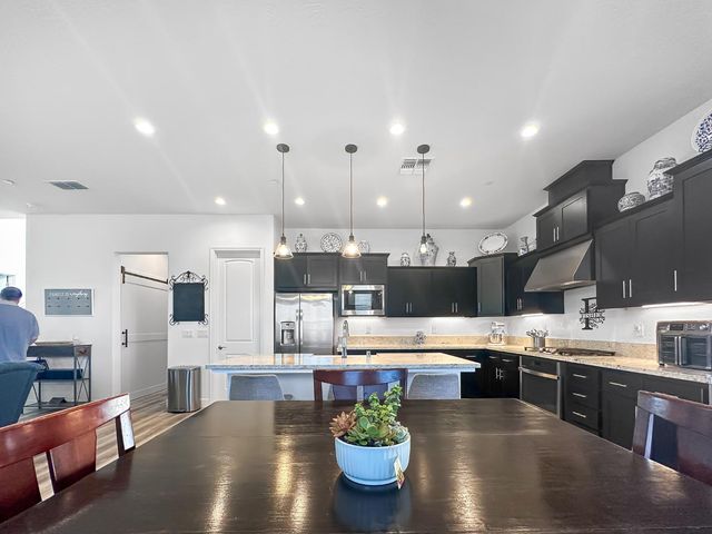 411 S Atlantica Dr, Madera, CA 93636
