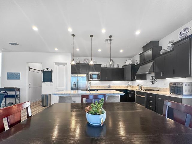 411 S Atlantica Dr, Madera, CA 93636