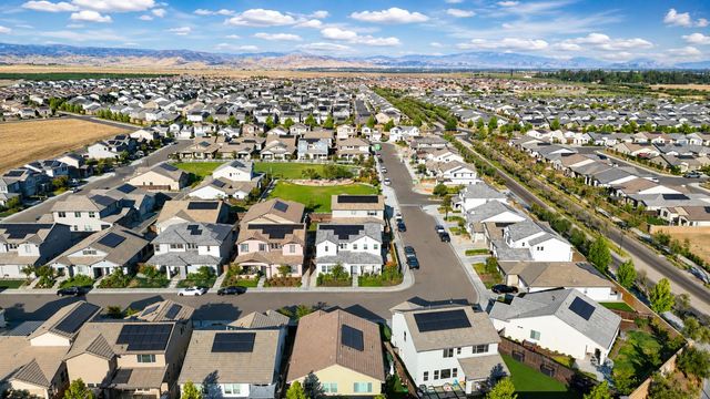 411 S Atlantica Dr, Madera, CA 93636