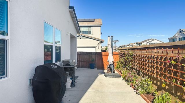 411 S Atlantica Dr, Madera, CA 93636
